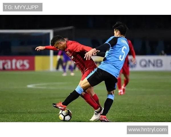 冈山绿稚与千叶队的激烈对决展现足球魅力与战术智慧