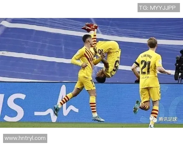 加维引领新潮流探索足球战术的创新与发展之路